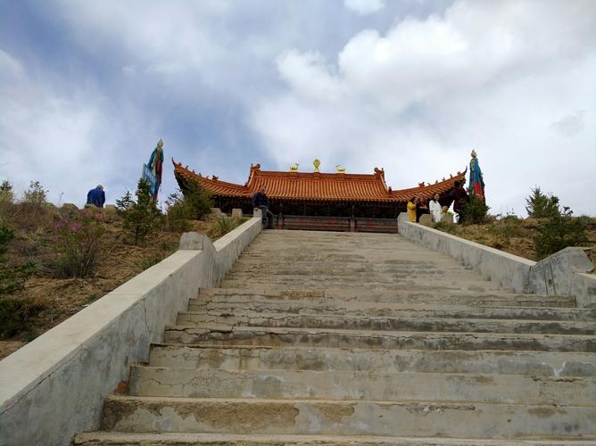 哈拉沁水库怎么走 哈拉沁水库寺庙是什么寺庙