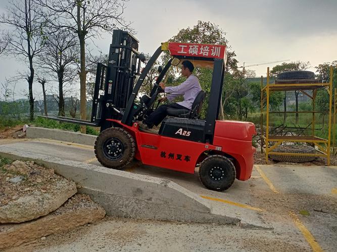 长春叉车培训学校包分配，让您轻松掌握技能